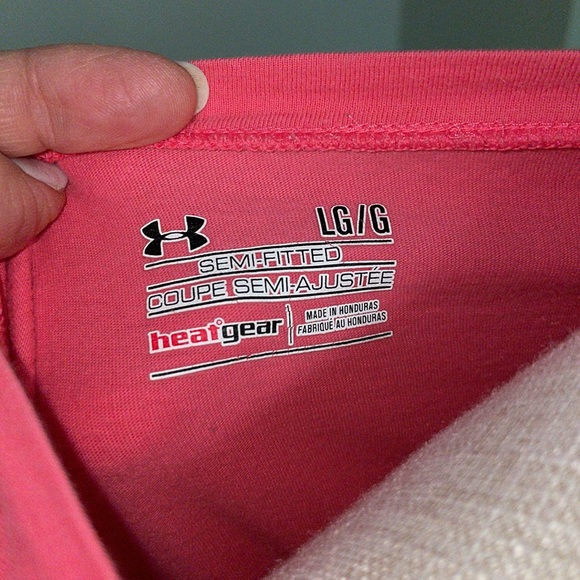 Under Armour Women’s size large V neck pink t-shirt - Picture 4 of 7